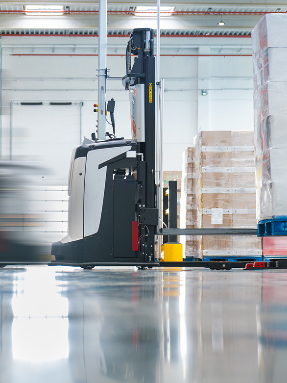 Industrielle mobile Roboter (IMRs) sind mit Präsenzsensoren ausgestattet, die Unfälle vermeiden.