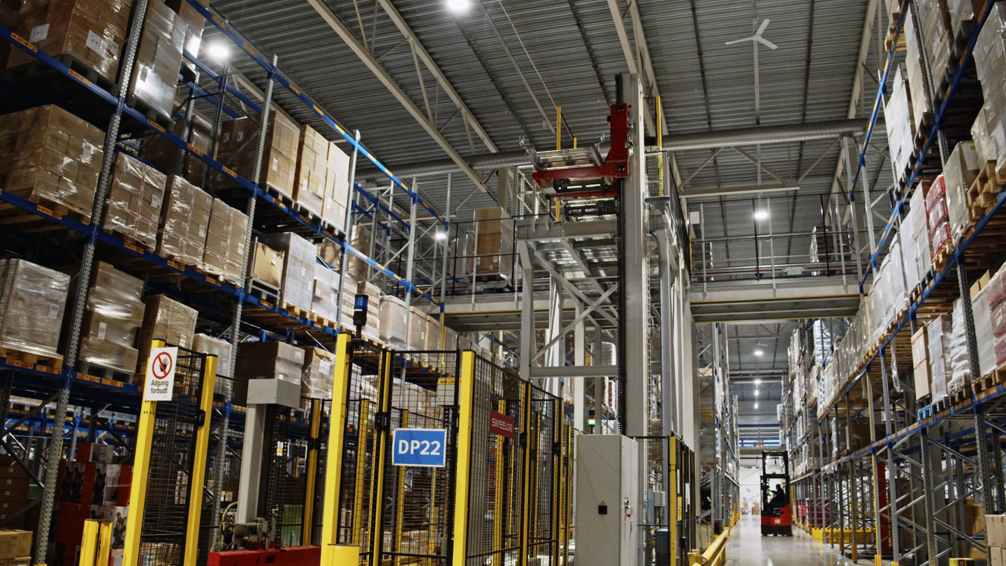 Racking in the background with Axelent safety nets on the floor